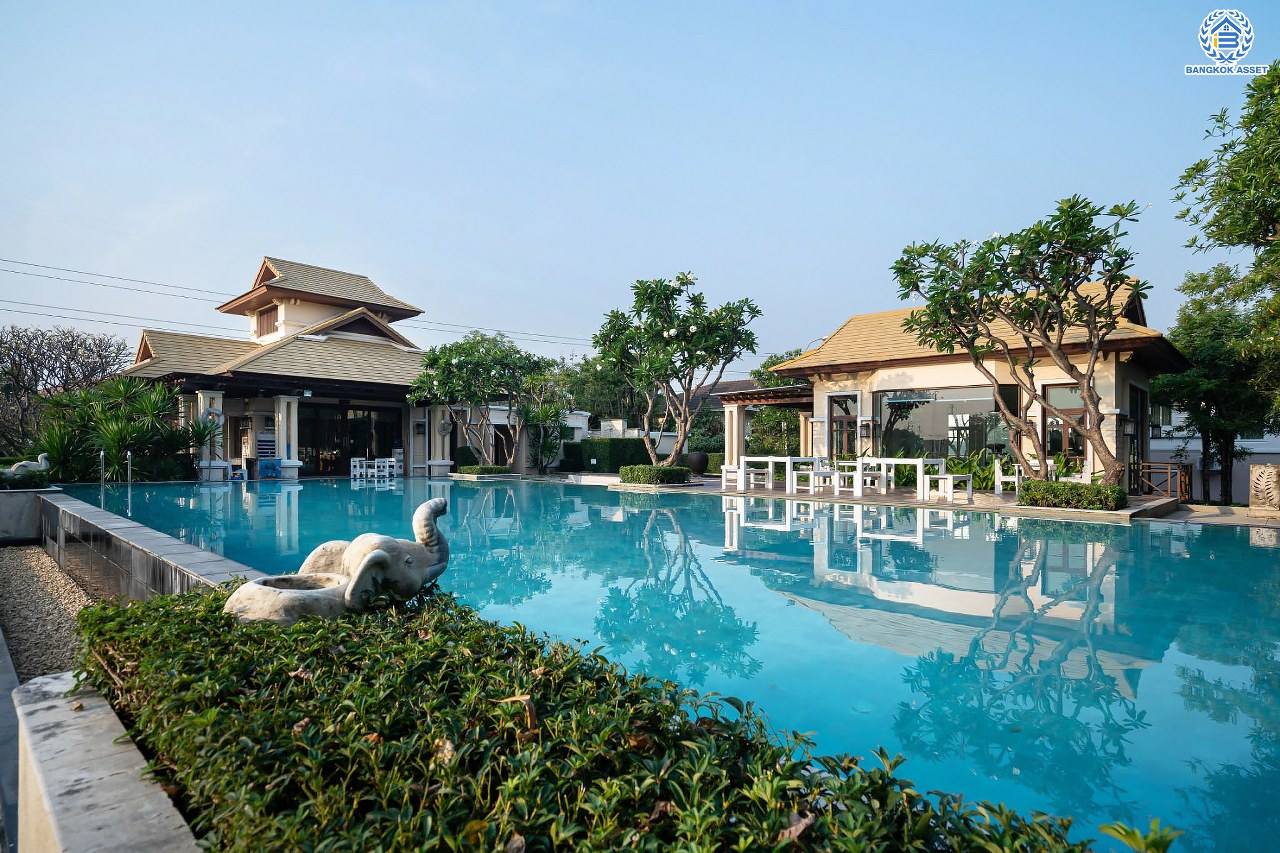 บ้านมือสองตกแต่งใหม่ โครงการ ชัยพฤกษ์ เพชรเกษม81 หลังมุม แบรนด์ Land&Houses พร้อมรองรับทุกความสุข บนเนื้อที่ 63.3 ตร.ว. ฟังก์ชัน 3 ห้องนอน 3 ห้องน้ำ 1 ห้องอเนกประสงค์ 2 ที่จอดรถ ทำเลเดินทางสะดวก เชื่อมต่อถนนเพชรเกษม ถนนมาเจริญ และใกล้ทางด่วน "เพชรเกษม"